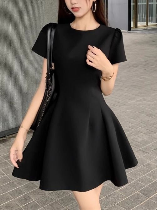 Elegant Short-sleeve Dress That Makes Petite Figures Look Taller